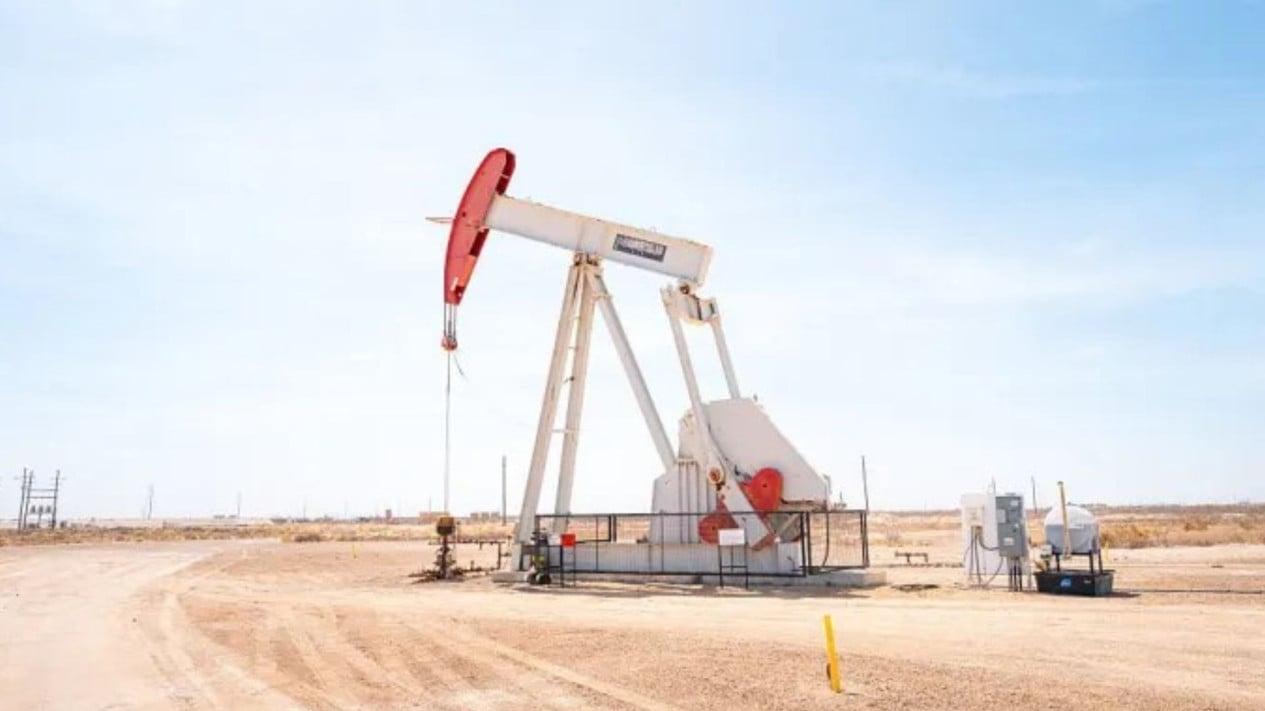 Harga Minyak Dunia Turun ke US$98 per Barel di Akhir Pekan