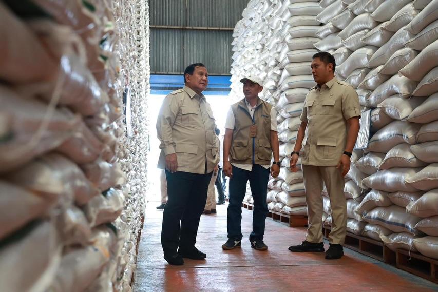 Sidak Gudang Bulog di Magelang, Presiden Prabowo Pastikan Stok Beras Aman