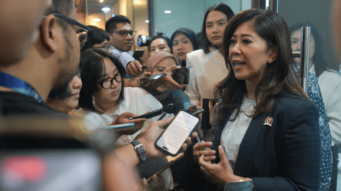 Netizen Bagikan Konten Korban Kecelakaan Kereta di Media Sosial, Komdigi Minta Netizen Bijak