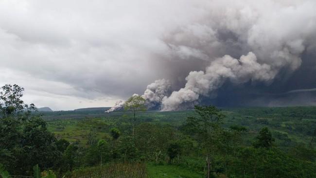 Aktivitas Semeru Meningkat, Tujuh Kali Erupsi Tercatat Pagi Ini