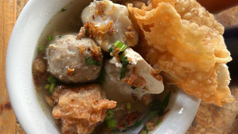 Bisa Ambil Sepuasnya, Ini Keunikan Bakso Malang