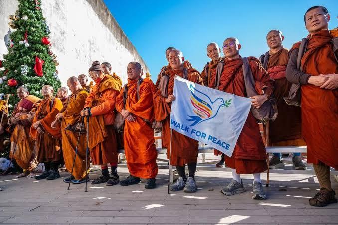 Sambut Tri Suci Waisak 2026, 50 Bikkhu Jalani Indonesia Walk for Peace dari Bali ke Borobudur