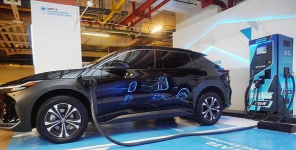 Hybrid Toyota Redam Kecemasan Jarak, Pengemudi Mobil Listrik Lebih Tenang