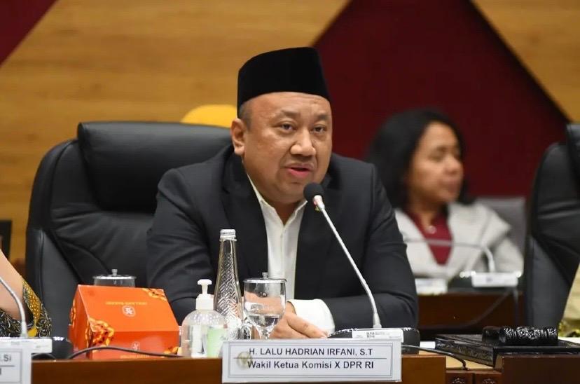 Komisi X DPRI RI Sektor Pendidikan Desak Prabowo Angkat Untuk Mengangkat Semua Guru  Menjadi PNS