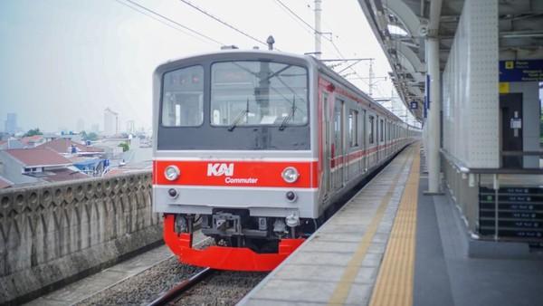 Penumpang Terdampak Akibat Gangguan Kereta Rel Listrik Jalur Serpong- Tanah Abang