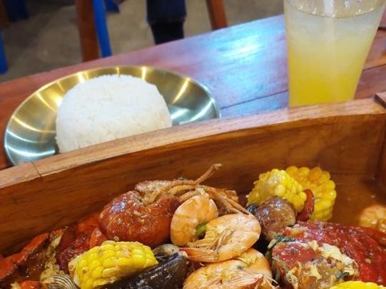 Mitos atau Fakta, Benarkah Tidak Boleh Minum Jeruk setelah Makan Seafood?