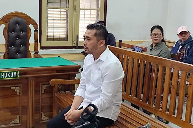 Air Mata Lega Amsal Sitepu Usai Divonis Bebas dalam Kasus Video Profil Desa