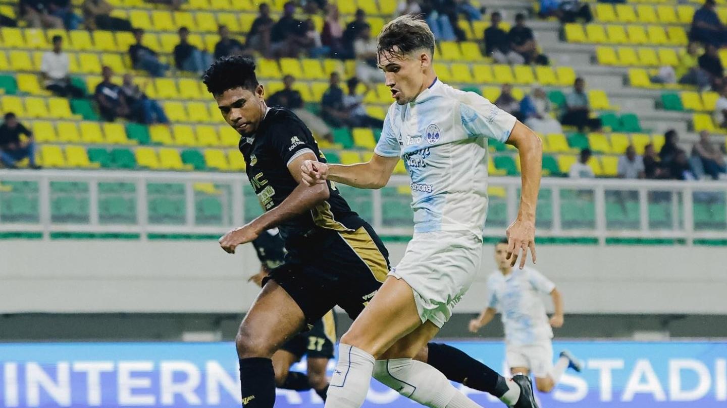 Dewa United Tertekan! PSIM Yogyakarta Menggila, Savio Sheva Dua Kali Guncang Tiang