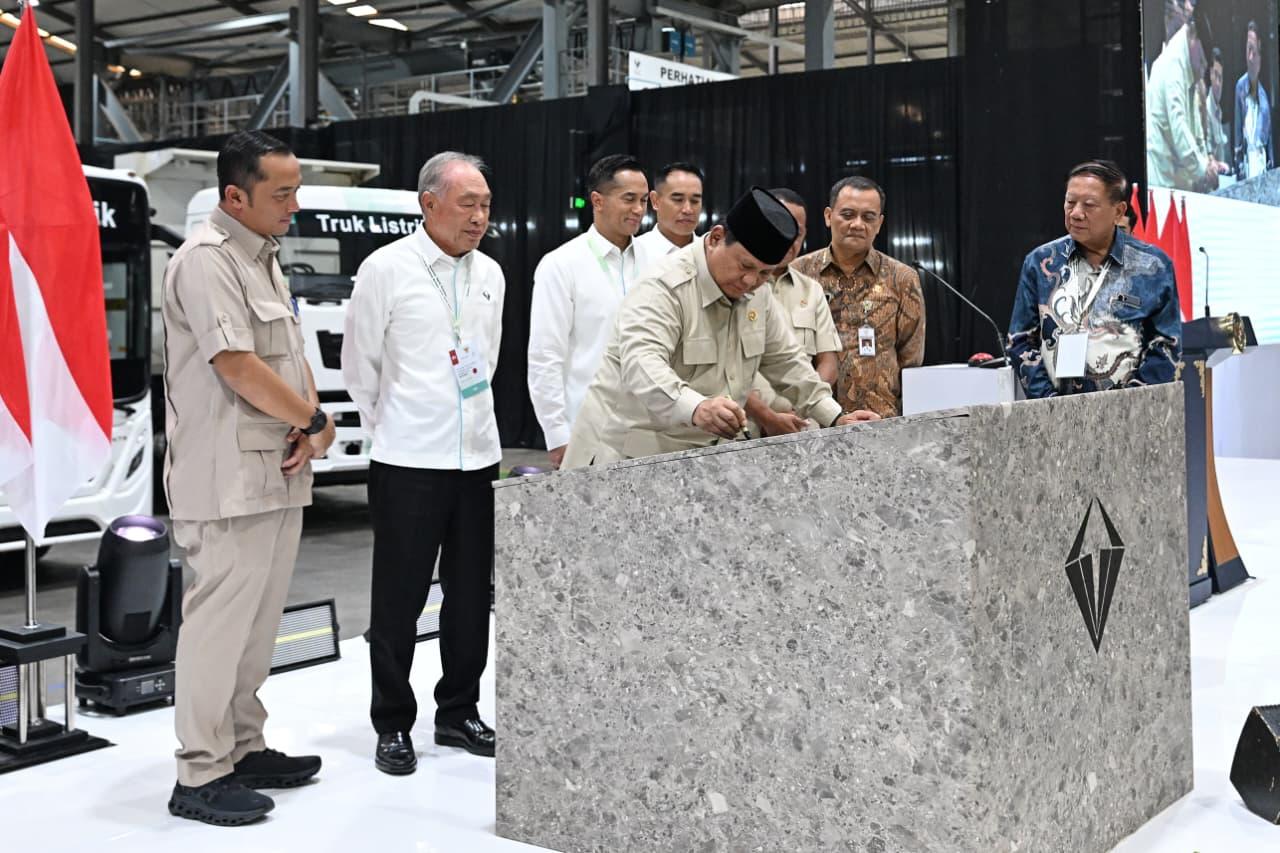 Tonggak Baru Kemandirian Energi dan Industrialisasi Nasional, Presiden Prabowo Resmikan Pabrik Perakitan Kendaraan Komersial Listrik di Magelang