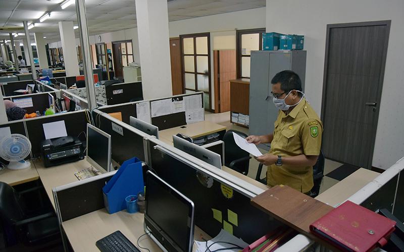 WFH vs WFO untuk PNS, Mana Lebih Efektif? Ini Perbandingannya