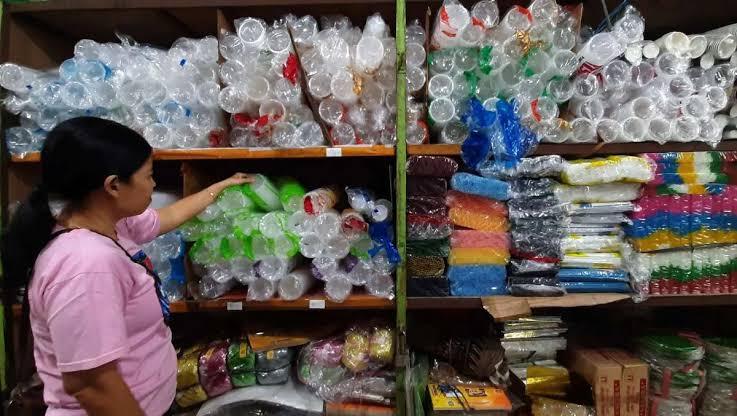 Harga Plastik Melonjak, Menteri UMKM Dorong Bioplastik dari Singkong dan Rumput Laut