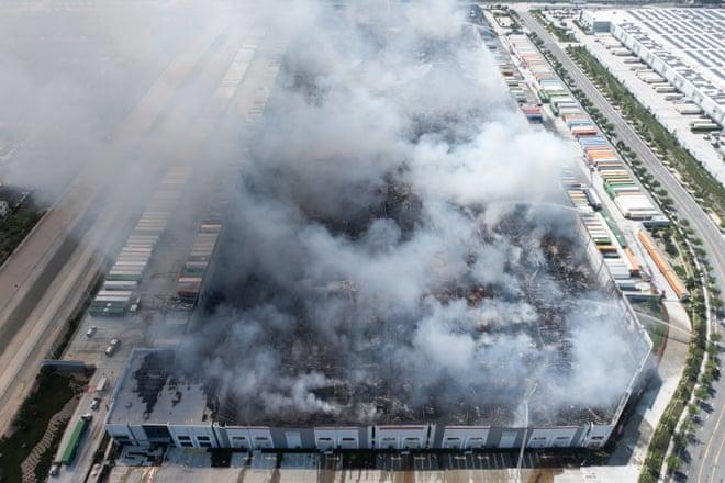 Karyawan Bakar Gudang di California, Kerugian Capai Ratusan Juta Dolar
