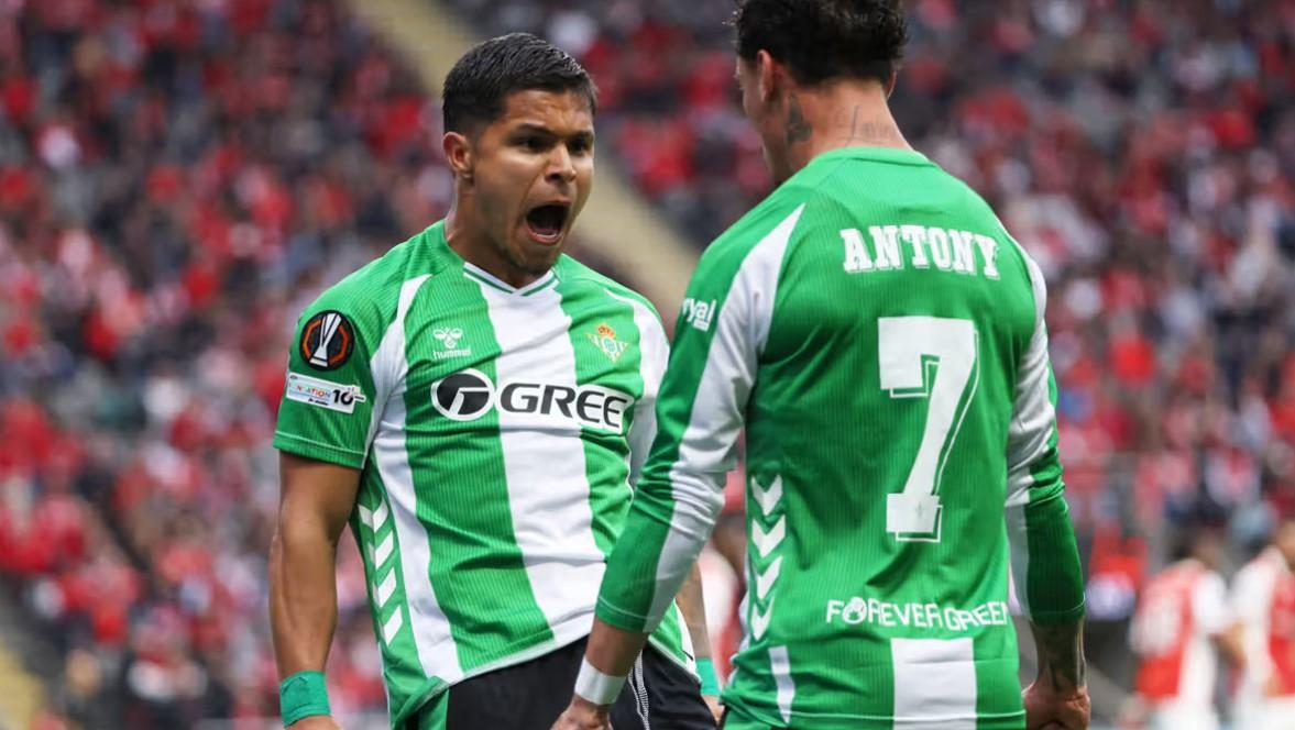 Braga vs Real Betis Imbang 1-1, Cucho Hernandez Selamatkan Betis lewat Penalti - Foto 1