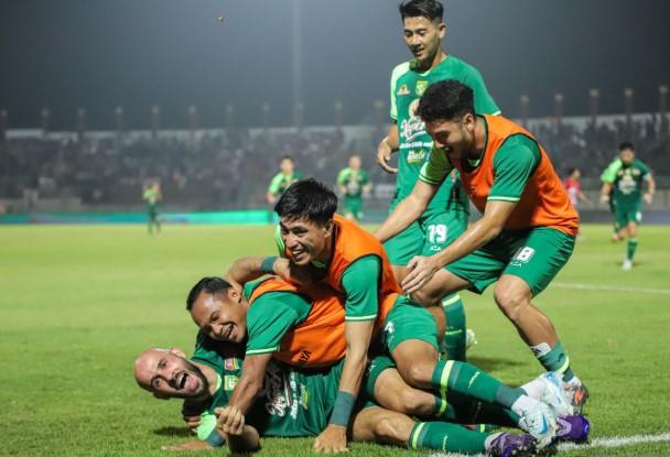 Persebaya Surabaya Kalahkan Persita 1-0, Salip Posisi di Klasemen - Foto 1