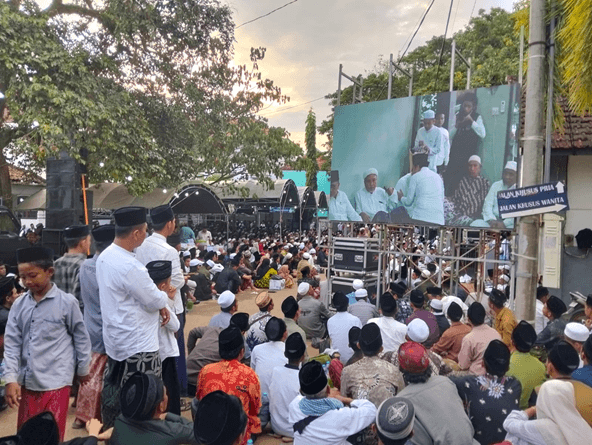 Ribuan Massa Hadiri Pelaksanakan Pengajian dan Haul Akbar yang ke 93 RKH Abdul Hamid bin Itsbat 