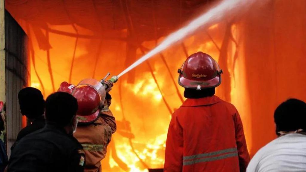 Kebakaran di Tanah Tinggi Johar Baru Babat 30 Rumah, 240 Warga Mengungsi