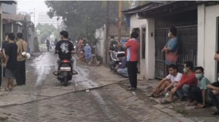 Penyebab Kebakaran Pabrik Sandal di Tangerang Masih Diselidiki, PMI-BPBD-Tim Medis Layani Dampak Warga Terpapar Asap