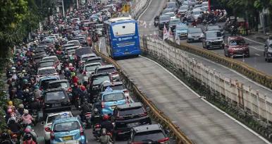 UPDATE: Pagi Jakarta Kembali Padat, Arus Kendaraan Tersendat di Cengkareng hingga Cakung