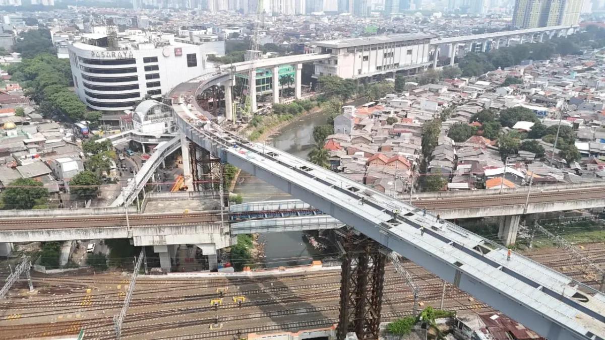 Pemasangan Girder Rampung 100 Persen, LRT Velodrome-Manggarai Siap Beroperasi Agustus 2026