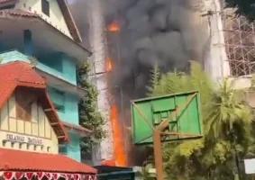 Gedung di Kawasan Ruko Central Cikini Terbakar, 20 Mobil Damkar Dikerahkan