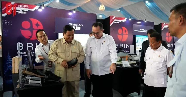 Prabowo Tinjau Sepatu Karet Buatan BRIN, Dibanderol Mulai Rp75 Ribu untuk Siswa Sekolah Rakyat