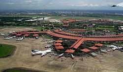 Bandara Soekarno-Hatta Area Airside dari Abu Vulkanik Anak Krakatau 