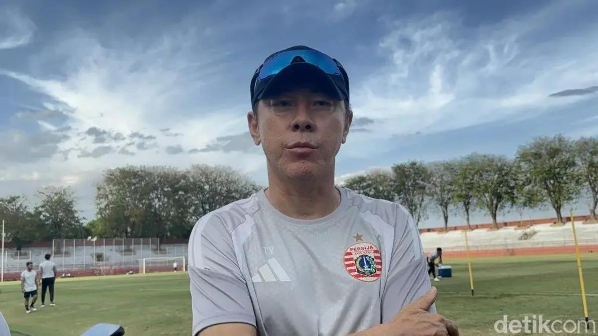 SHIN TAE-YONG DAN PRAMONO ANUNG INGATKAN ARTI DUKUNGAN DI LAGA PERSIJA VS PERSIB
