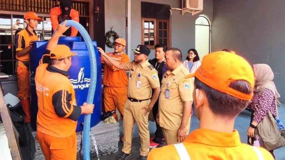 Pemprov DKI Distribusikan Bantuan Air Bersih ke Wilayah Terdampak Kekeringan