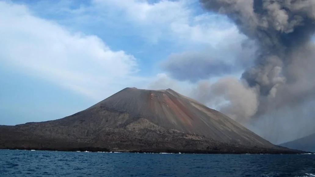 Gunung Anak Krakatau Erupsi, Kolom Abu Capai 250 Meter