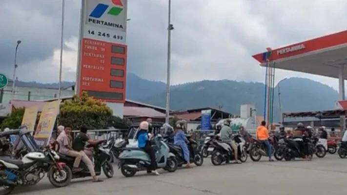 Pertamina Jelaskan Penyebab Antrean Panjang SPBU, Lonjakan Konsumsi Pertalite Meningkat
