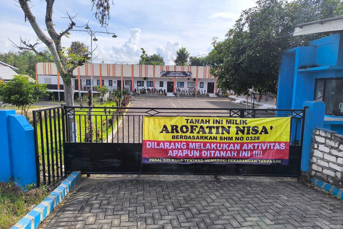 Sekolah Disegel, 90 Siswa SMK Kesehatan Terpaksa Daring