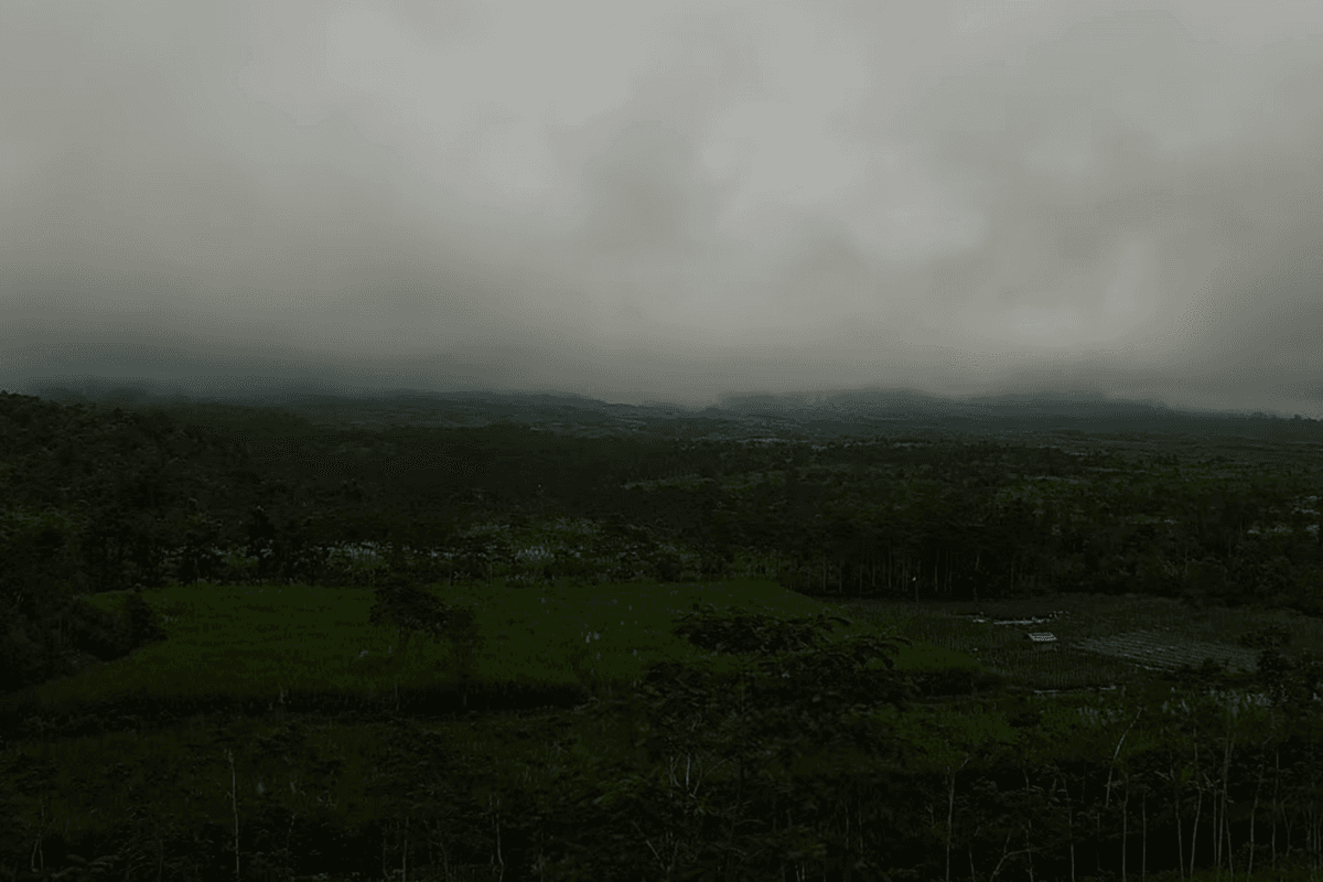 Semeru Luncurkan Awan Panas, BPBD Wanti-Wanti Ancaman Banjir Lahar