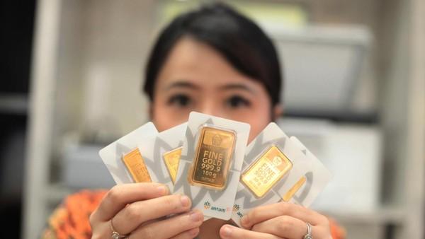Hari Ini Harga Emas Antam Bangkit, Naik Rp25.000 per Gram
