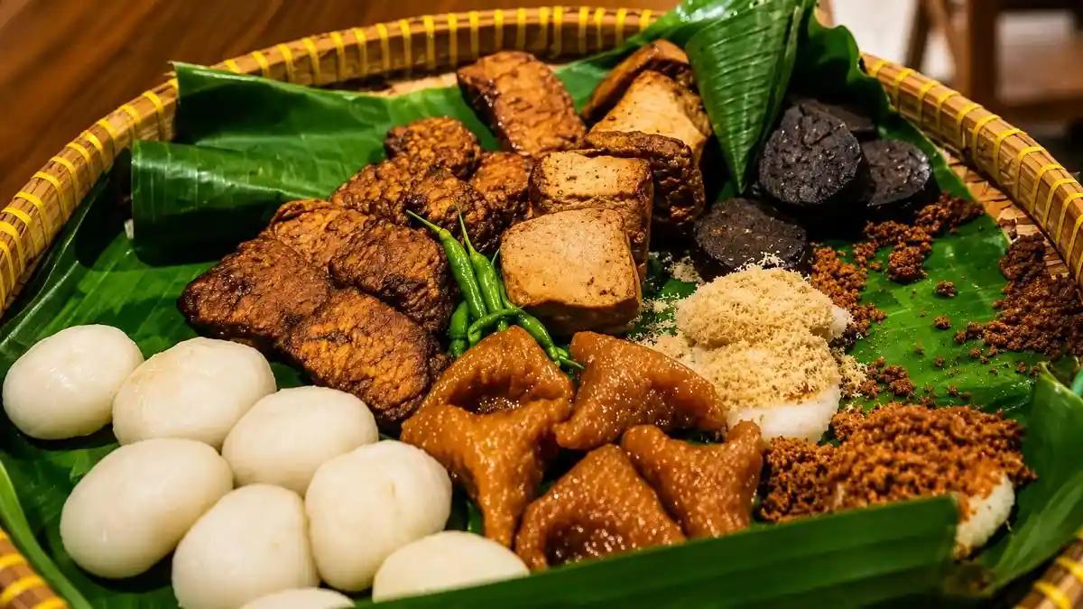 Menolak Arus Perkembangan Zaman: Strategi Jadah Tempe Mbah Carik Merawat Cita Rasa Legendaris