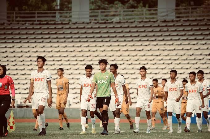 Debut Kiper Muda Persija Jadi Sorotan di Laga Akhir Musim