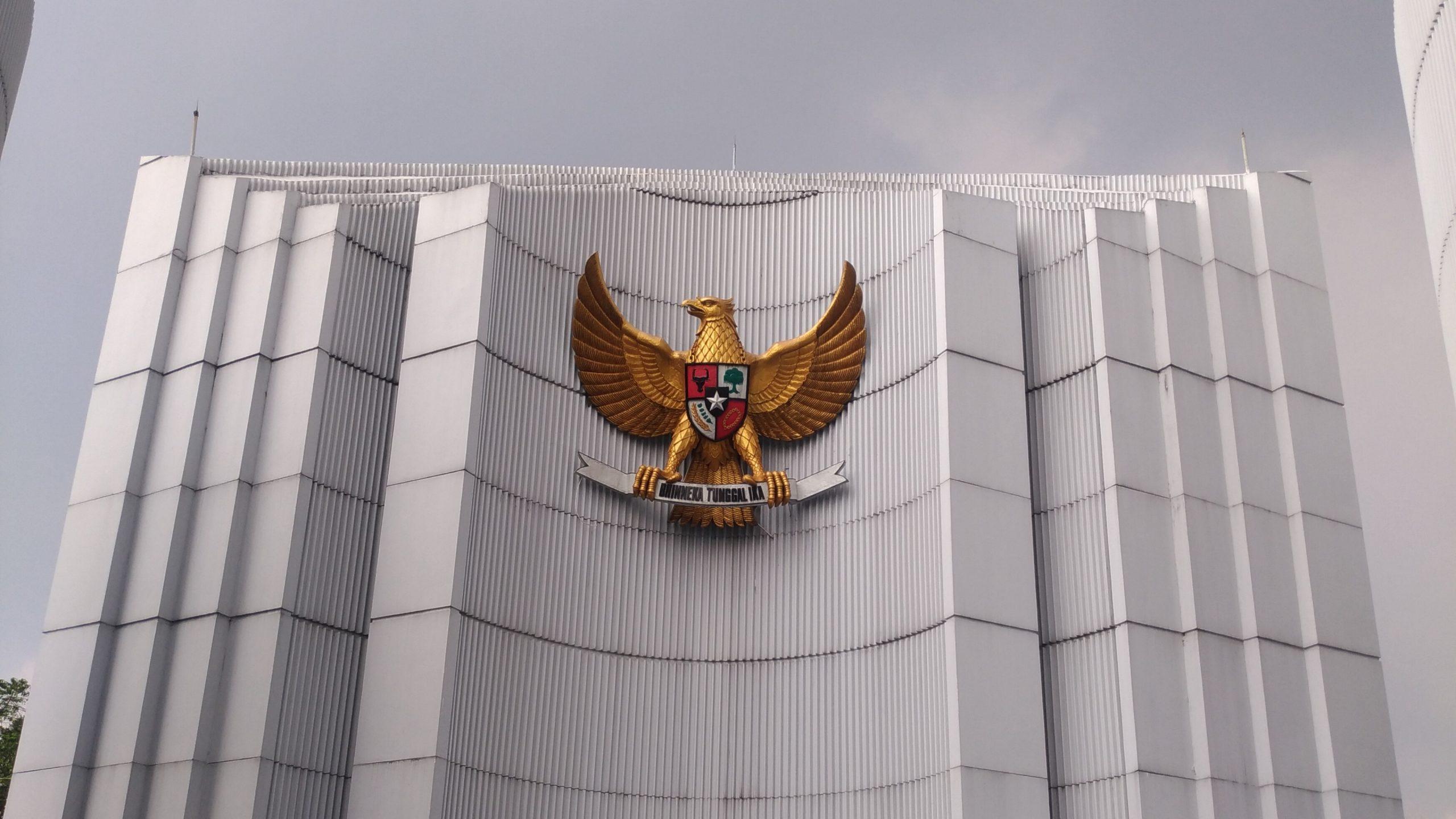 Pancasila dan Paradoks Hukum Formal di Indonesia