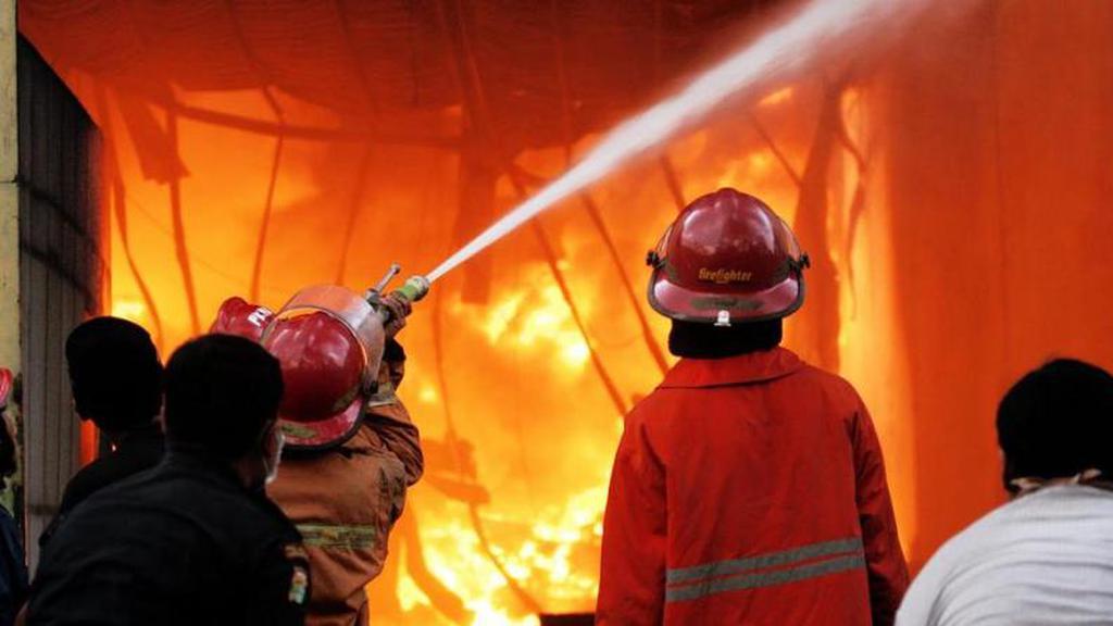Kebakaran di Tanah Tinggi Johar Baru Babat 30 Rumah, 240 Warga Mengungsi