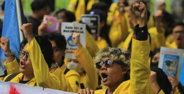 Mahasiswa Gelar Aksi "Indonesia Bangkrut" di Bundaran HI, Soroti Kenaikan BBM dan Kebijakan Pemerintah