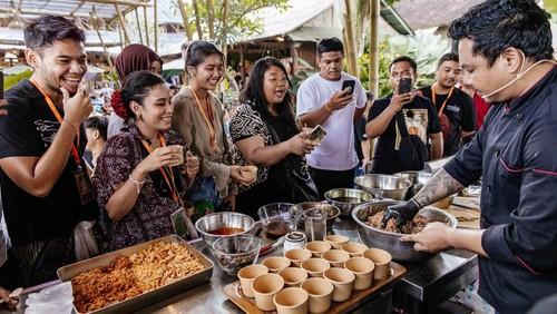 Halal Food Festival Muharram 1448 H di Jakarta Jadi Magnet Pengunjung, Es Goyang Tradisional Curi Perhatian