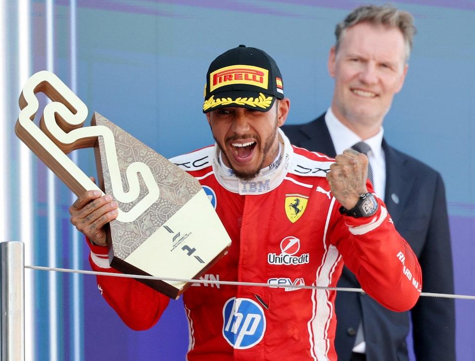 Lewis Hamilton Antar Podium All-British Pertama Sejak 1968, Ukir Sejarah Baru Bersama Ferrari