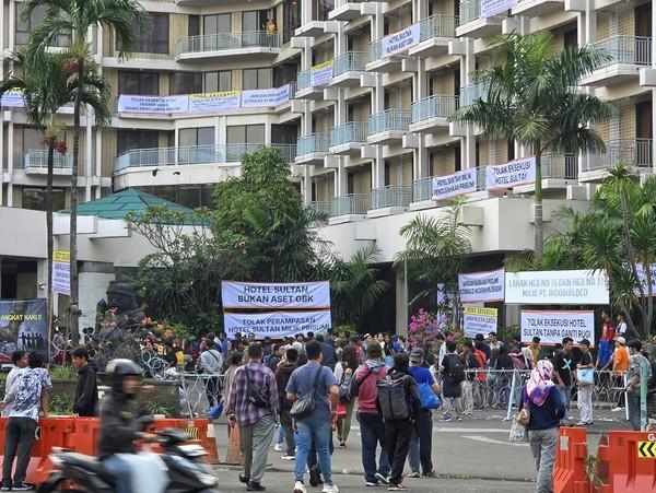 Eksekusi Hotel Sultan, Ratusan Massa Turun ke Jalan Teriak Jangan Biarkan Pribumi Ditindas