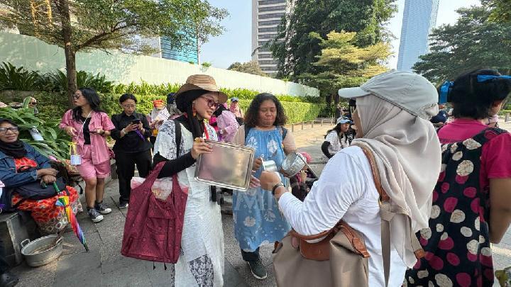 Suara dari Dapur Turun ke Jalan: Demo Emak-Emak Pertanyakan Program MBG