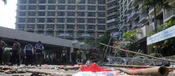 Ricuh Eksekusi Hotel Sultan, Wamensesneg hingga Kivlan Zen Terluka Akibat Lemparan Massa
