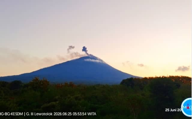 Gunung Ili Lewotolok NTT Erupsi, Warga Diminta Waspadai Ancaman Awan Panas dan Guguran Lava