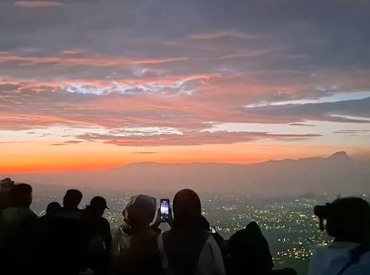 Wisata Paralayang di Batu, Tempat Favorit Berburu Sunrise dan Sunset - Foto 1
