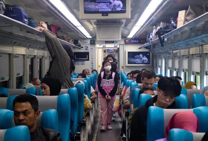 Liburan Sekolah Tiba, Ini Tips Bepergian Naik Kereta yang Nyaman dan Aman