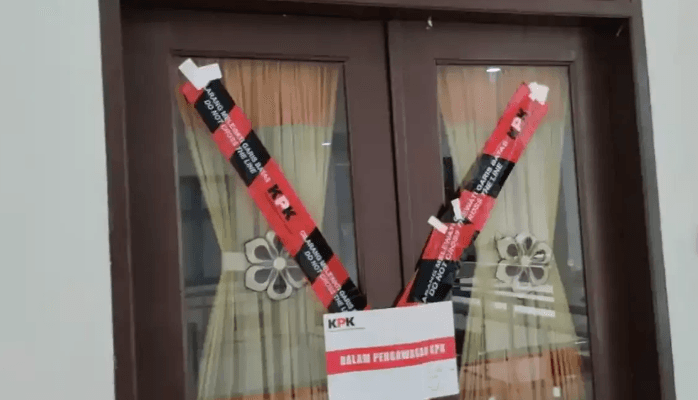 Bupati Kuansing dan Sekda Serahkan Diri ke KPK Usai OTT, Diduga Terkait Suap Jabatan