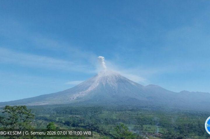 Gunung Semeru Erupsi Empat Kali, Letusan Capai 1 Kilometer, Warga Diminta Patuhi Zona Aman