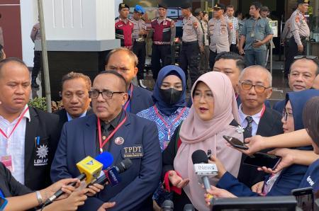 Dokter Tifa Hadir di Sidang Perdana Ijazah Jokowi dengan Puluhan Pengacara