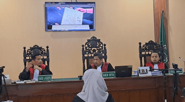 Sidang Perdana dr Tifa Digelar, Didakwa Fitnah Jokowi soal Ijazah Palsu